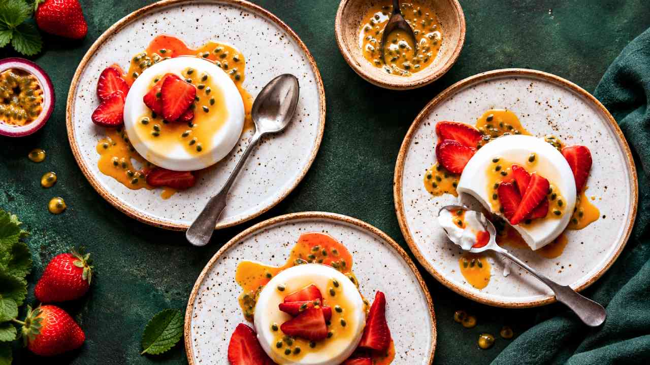 Coconut Milk Panna Cotta: A Creamy, Refreshing, and Healthy Dessert